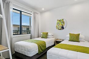 Acacia Lake View Motel