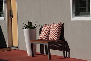 El Royale Gardens Near Universal Studios