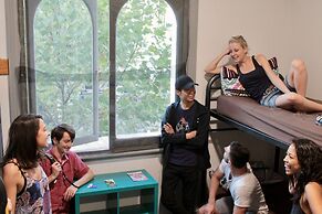 Britannia on William - Hostel