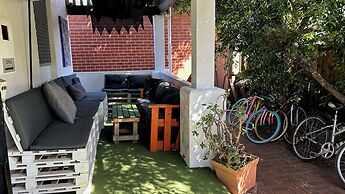 The Shiralee - Hostel