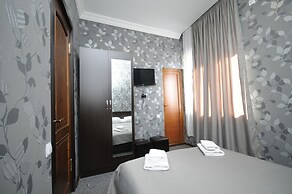 Hotel 7 Rooms