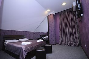 Hotel 7 Rooms