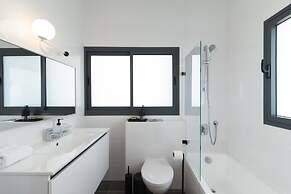 Mr. Promenade - By TLV2GO