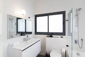 Mr. Promenade - By TLV2GO