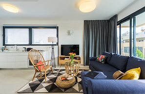 Mr. Promenade - By TLV2GO