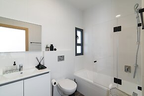 Mr. Promenade - By TLV2GO