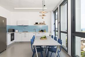 Mr. Promenade - By TLV2GO