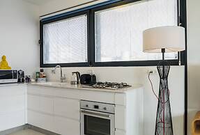 Mr. Promenade - By TLV2GO