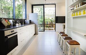 Mr. Promenade - By TLV2GO