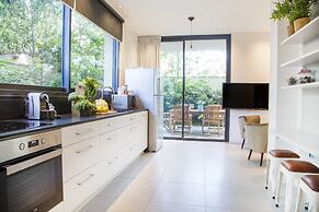 Mr. Promenade - By TLV2GO