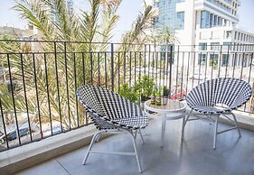 Mr. Promenade - By TLV2GO