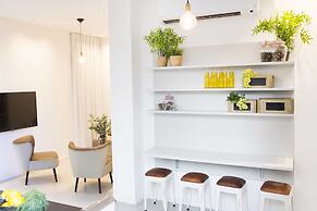 Mr. Promenade - By TLV2GO