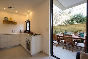 Mr. Promenade - By TLV2GO