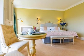 Step House Hotel