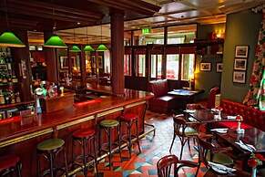 Step House Hotel