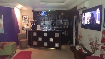 Dcove Hotel & Suites