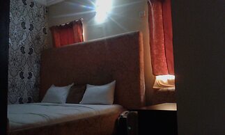 Dcove Hotel & Suites