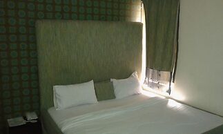 Dcove Hotel & Suites