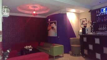 Dcove Hotel & Suites