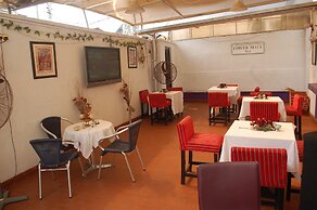 Dcove Hotel & Suites