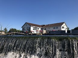 The Riverside Inn