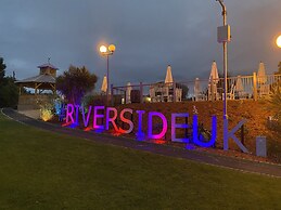 The Riverside Inn