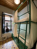 Viajero Cali Hostel & Salsa School