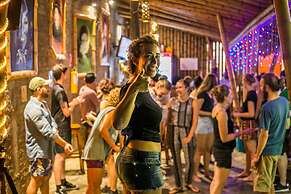 Viajero Cali Hostel & Salsa School