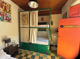 Viajero Cali Hostel & Salsa School