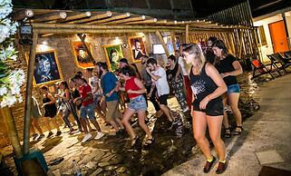 Viajero Cali Hostel & Salsa School