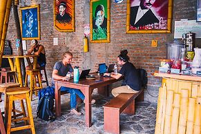 Viajero Cali Hostel & Salsa School