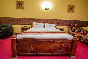 The Luke Hotel