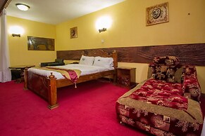 The Luke Hotel