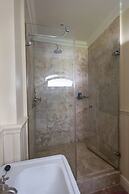 The Majestic Apartment