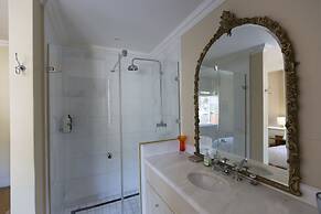 The Majestic Apartment