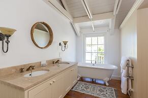 The Majestic Apartment