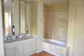 The Majestic Apartment