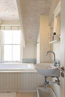 The Majestic Apartment