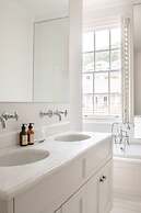 The Majestic Apartment