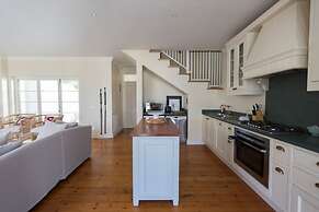 The Majestic Apartment