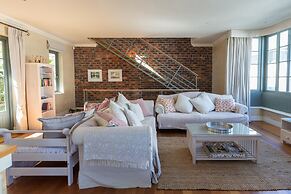 The Majestic Apartment