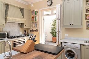 The Majestic Apartment