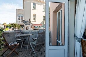 The Majestic Apartment