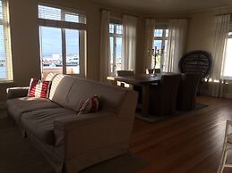 The Majestic Apartment