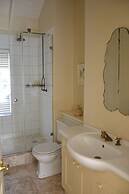 The Majestic Apartment