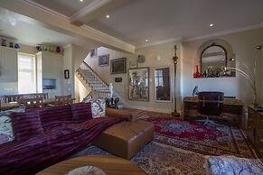 The Majestic Apartment