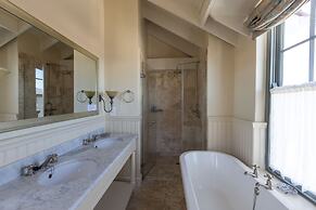 The Majestic Apartment