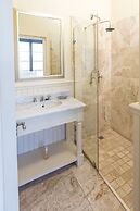 The Majestic Apartment