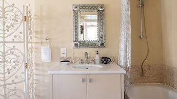 The Majestic Apartment