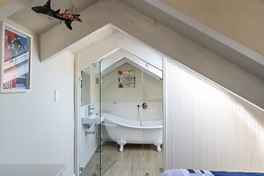 The Majestic Apartment